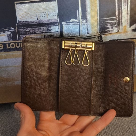 Authentic EUC Louis Vuitton Multicles Damier Ebene 4 key holder - Picture 4 of 7